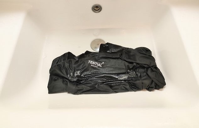 BAKUNEを水につける