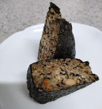 ほくほく大豆とひじき煮の鶏五目おにぎり